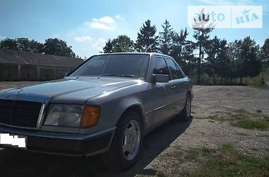 Седан Mercedes-Benz E-Class 1991 в Хотине