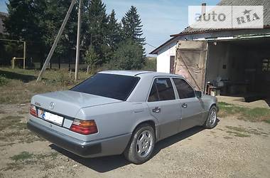 Седан Mercedes-Benz E-Class 1991 в Хотине