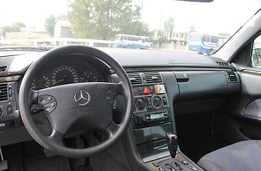 Седан Mercedes-Benz E-Class 2001 в Николаеве