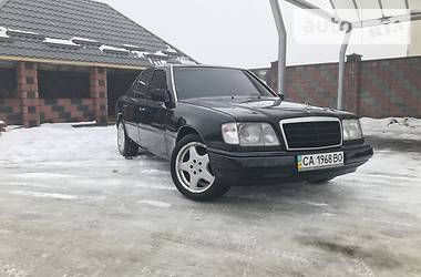 Седан Mercedes-Benz E-Class 1994 в Ровно