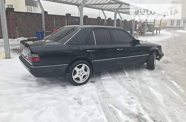 Седан Mercedes-Benz E-Class 1994 в Ровно