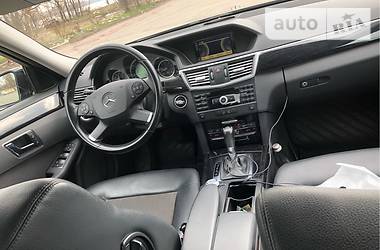 Седан Mercedes-Benz E-Class 2011 в Днепре