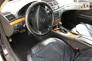 Седан Mercedes-Benz E-Class 2002 в Залещиках