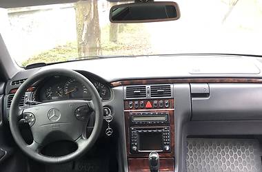 Седан Mercedes-Benz E-Class 2001 в Виннице