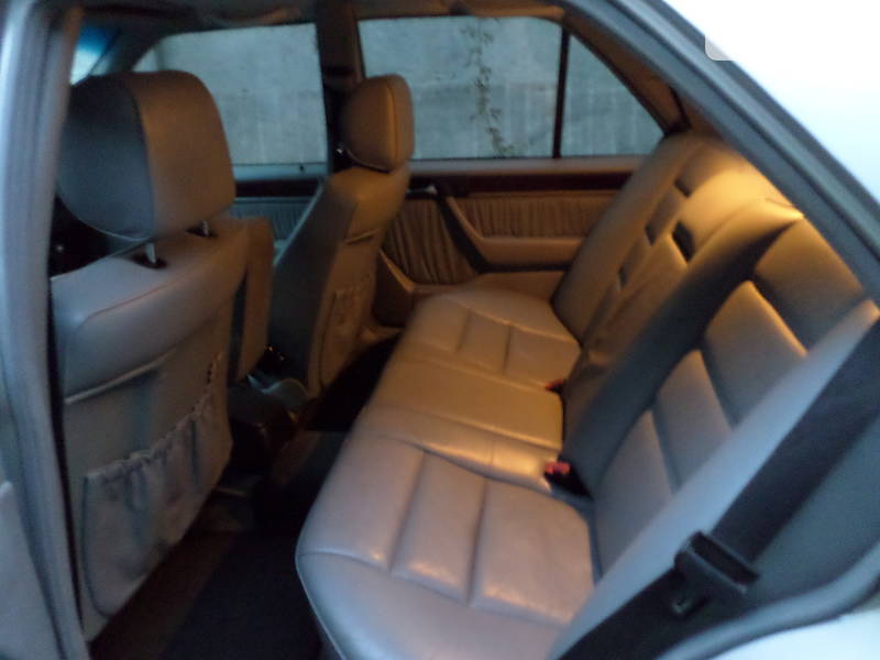 Седан Mercedes-Benz E-Class 1989 в Києві