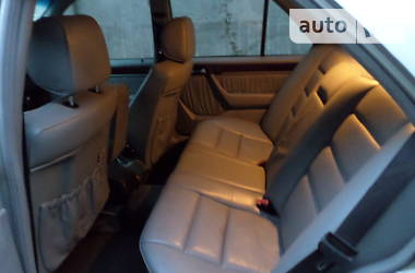 Седан Mercedes-Benz E-Class 1989 в 