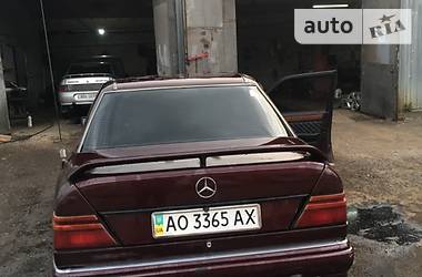 Седан Mercedes-Benz E-Class 1990 в 