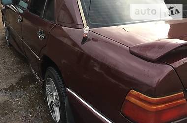 Седан Mercedes-Benz E-Class 1990 в 
