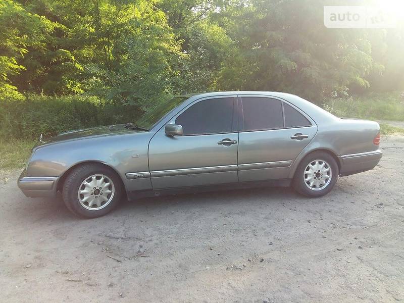 Седан Mercedes-Benz E-Class 1998 в Івано-Франківську