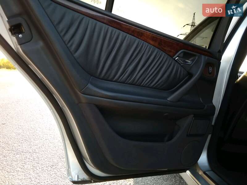 Седан Mercedes-Benz E-Class 1999 в Полонному