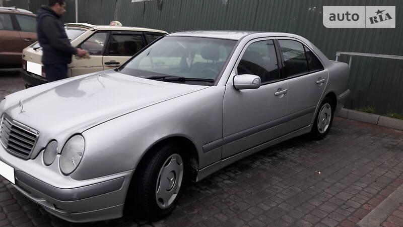 Седан Mercedes-Benz E-Class 2002 в Івано-Франківську
