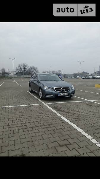 Седан Mercedes-Benz E-Class 2011 в Чернівцях