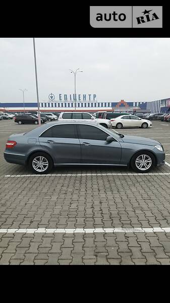 Седан Mercedes-Benz E-Class 2011 в Чернівцях