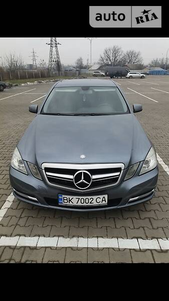 Седан Mercedes-Benz E-Class 2011 в Чернівцях