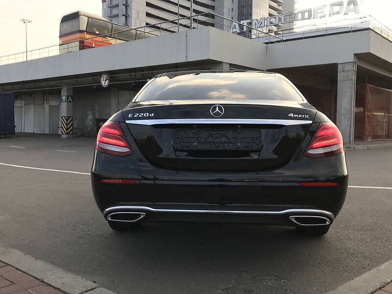 Седан Mercedes-Benz E-Class 2018 в Києві