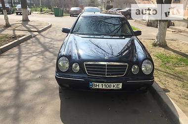 Седан Mercedes-Benz E-Class 2000 в 