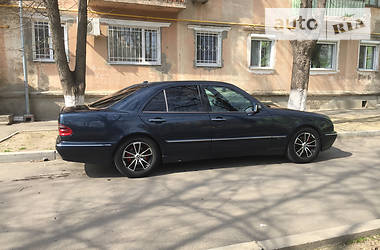 Седан Mercedes-Benz E-Class 2000 в 