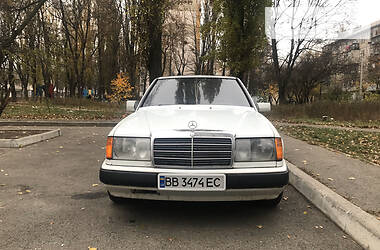 Седан Mercedes-Benz E-Class 1986 в 