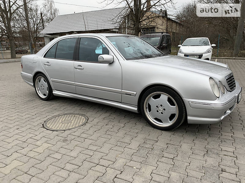 Седан Mercedes-Benz E-Class 2000 в Чернівцях