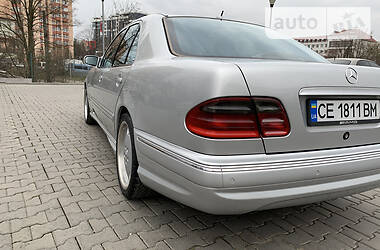 Седан Mercedes-Benz E-Class 2000 в 