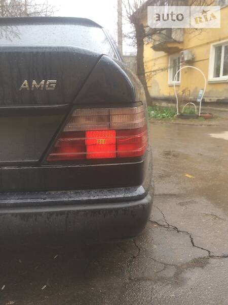 Седан Mercedes-Benz E-Class 1987 в Желтых Водах