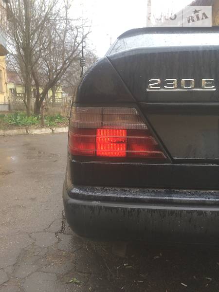 Седан Mercedes-Benz E-Class 1987 в Желтых Водах