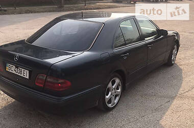 Седан Mercedes-Benz E-Class 2000 в 