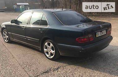 Седан Mercedes-Benz E-Class 2000 в 