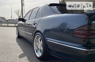 Седан Mercedes-Benz E-Class 2000 в 