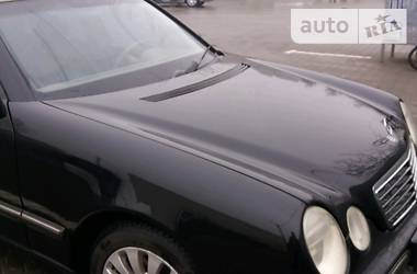 Седан Mercedes-Benz E-Class 2001 в 