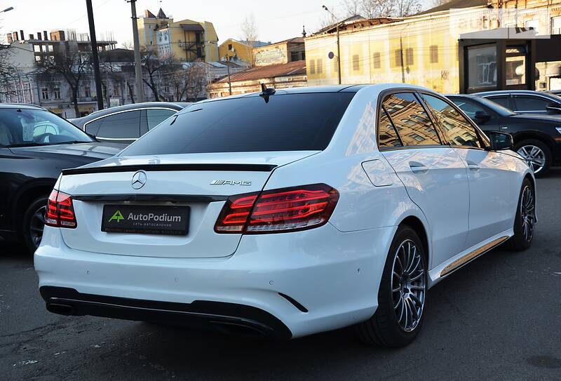 Седан Mercedes-Benz E-Class 2012 в Києві