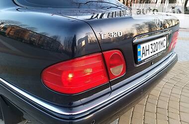 Седан Mercedes-Benz E-Class 2000 в 