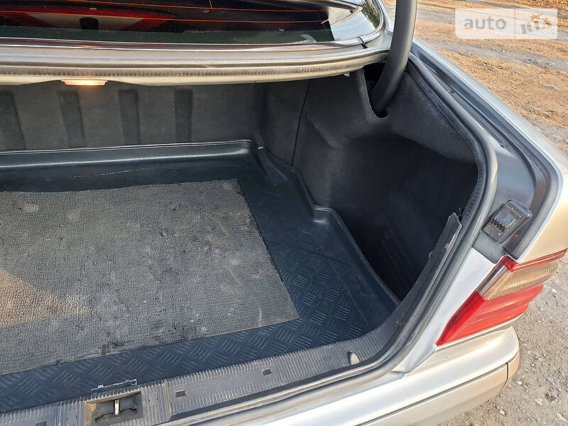 Седан Mercedes-Benz E-Class 2001 в Тернополі