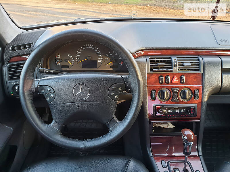 Седан Mercedes-Benz E-Class 2001 в Тернополі