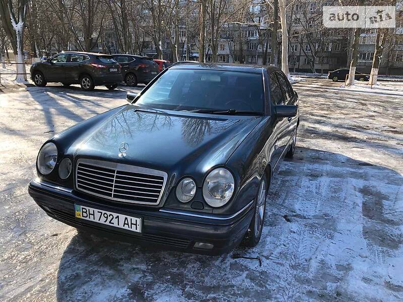 Седан Mercedes-Benz E-Class 1999 в 