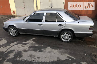 Седан Mercedes-Benz E-Class 1992 в 