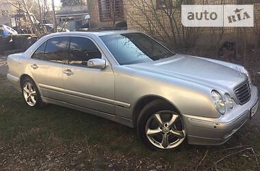 Седан Mercedes-Benz E-Class 2000 в 