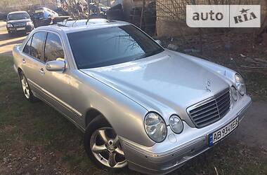 Седан Mercedes-Benz E-Class 2000 в 