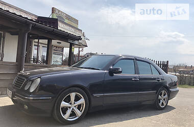 Седан Mercedes-Benz E-Class 2002 в 