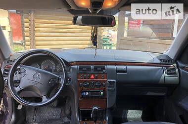 Седан Mercedes-Benz E-Class 2002 в 