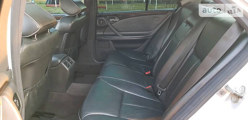 Седан Mercedes-Benz E-Class 2001 в Львове