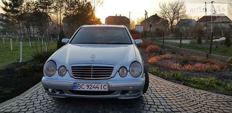Седан Mercedes-Benz E-Class 2001 в Львове