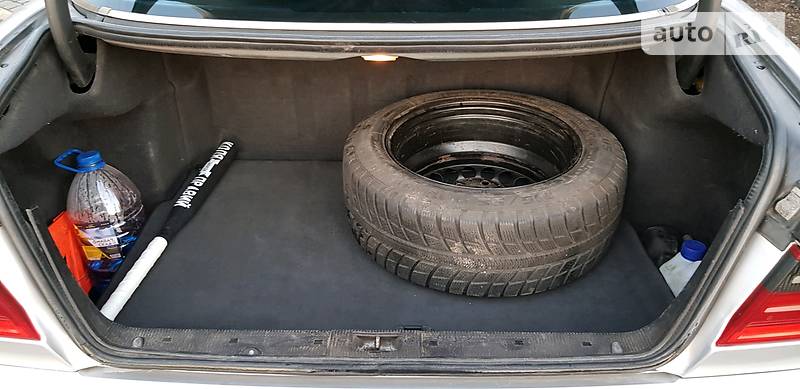 Седан Mercedes-Benz E-Class 2001 в Львове