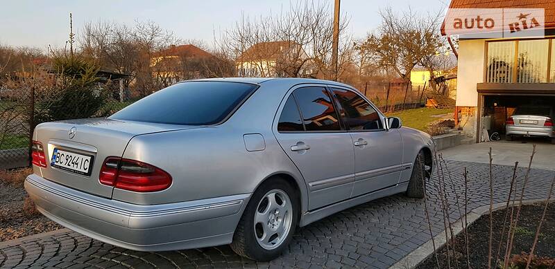 Седан Mercedes-Benz E-Class 2001 в Львове