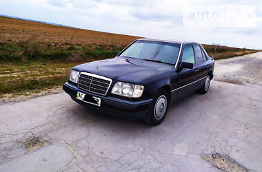 Седан Mercedes-Benz E-Class 1993 в 