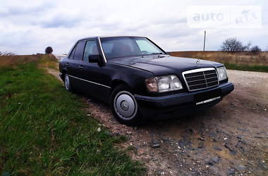 Седан Mercedes-Benz E-Class 1993 в 