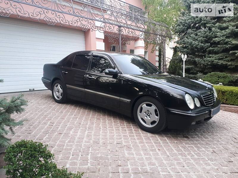 Седан Mercedes-Benz E-Class 2001 в 