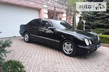 Седан Mercedes-Benz E-Class 2001 в 
