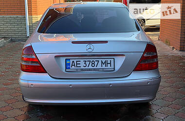 Седан Mercedes-Benz E-Class 2003 в Днепре