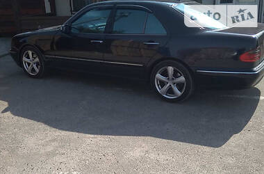Седан Mercedes-Benz E-Class 2002 в 